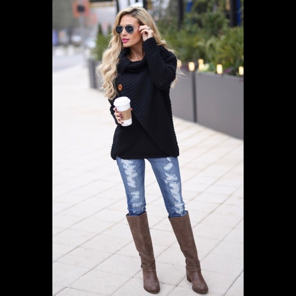 👉NOW AVAILABLE!!!!👀 BUTTON DETAIL SWEATER!🤓 - Picture 2 of 8